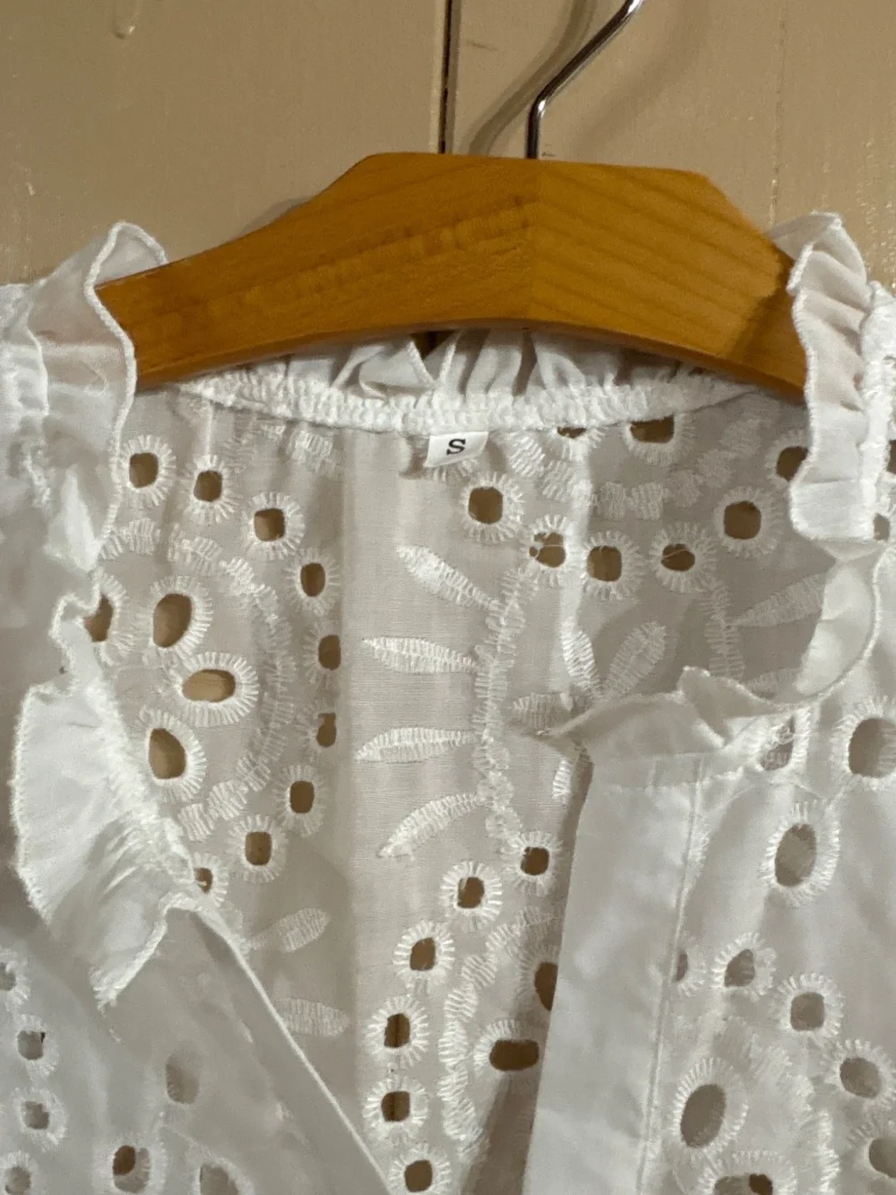 White eyelet button-up 3/4 shirt, size small - Picture 3 of 7